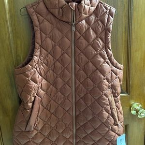 Athleta whisper featherless Vest size Large